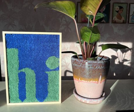 Sophie Tuftschilderij blauw met groene tekst HI